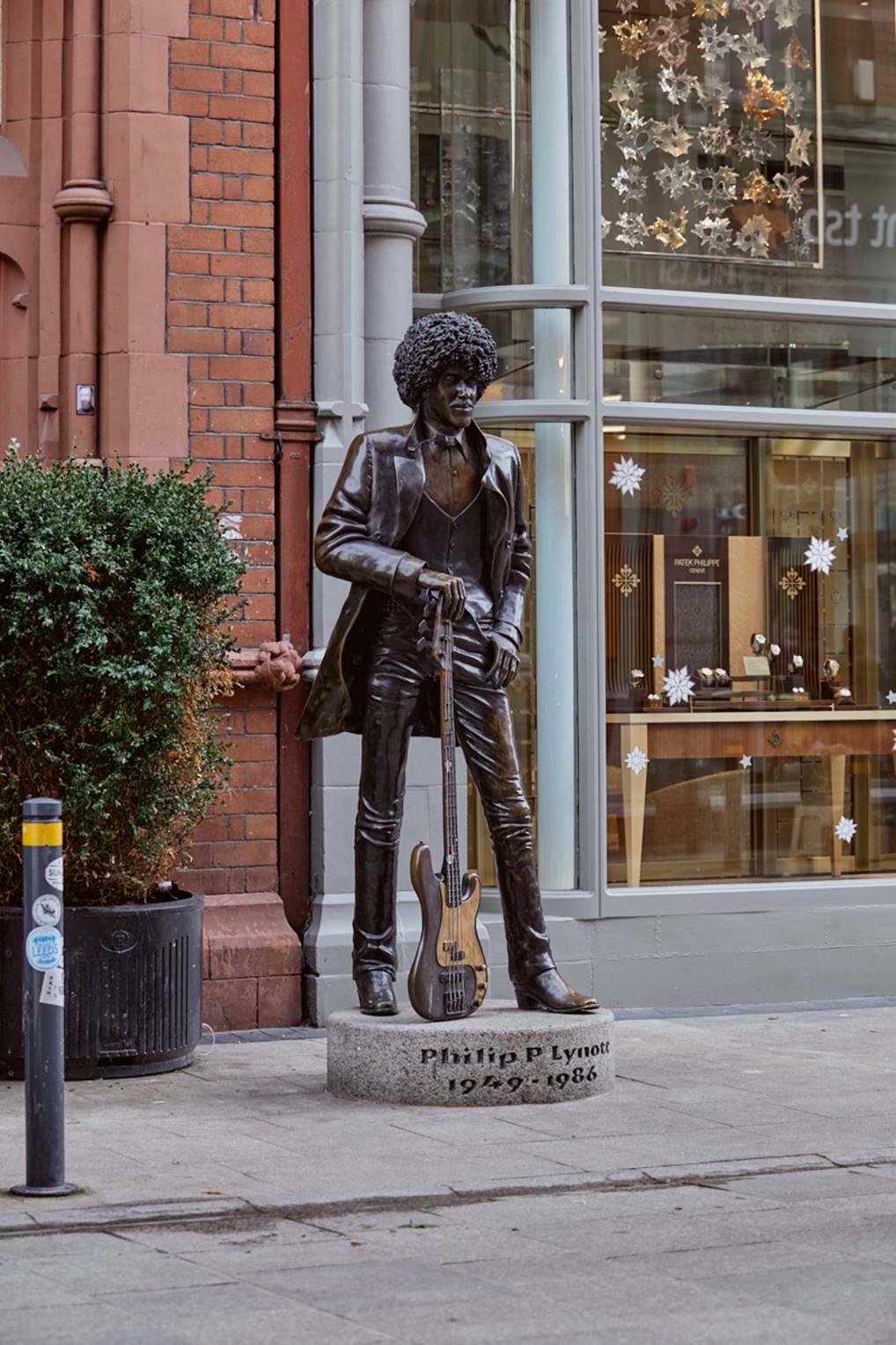 <p>Rock music legend Phil Lynott, immortalised as a statue on Grafton street © Shantanu Starick </p>