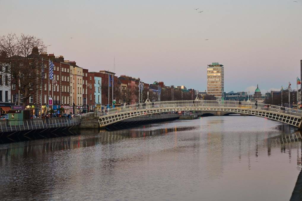 <p>Ha'penny Bridge &copy; Shantanu Starick&nbsp;</p>