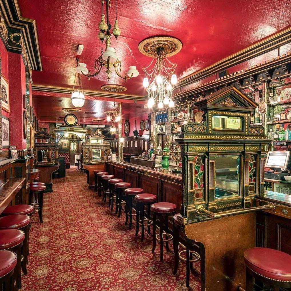 <p>&copy; <a href="https://www.instagram.com/p/BxAqX5rnGDC/">The Long Hall Pub (@thelonghalldublin) </a></p>