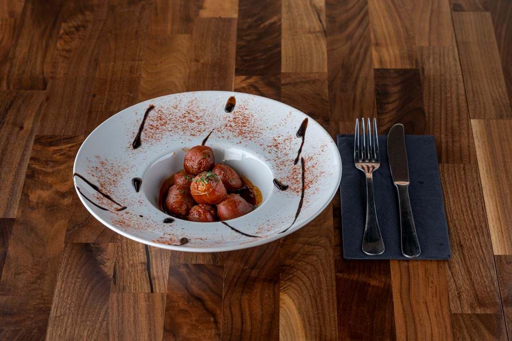 <p id="isPasted">&copy; Iberia Tapas, Albisriederstrasse</p>