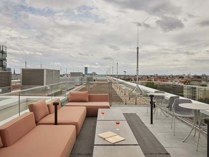 Terasse: Locke at East Side Gallery