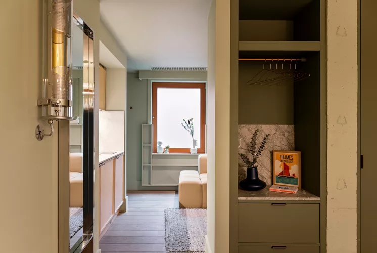 Locke at Broken Wharf.