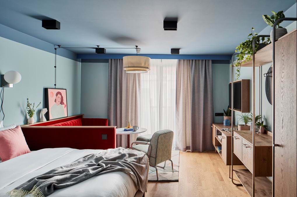 <p>&nbsp;<a href="/en/munich/schwan-locke/living/city-studio" id="isPasted">Prices from &euro;151,40 per night</a>.</p>