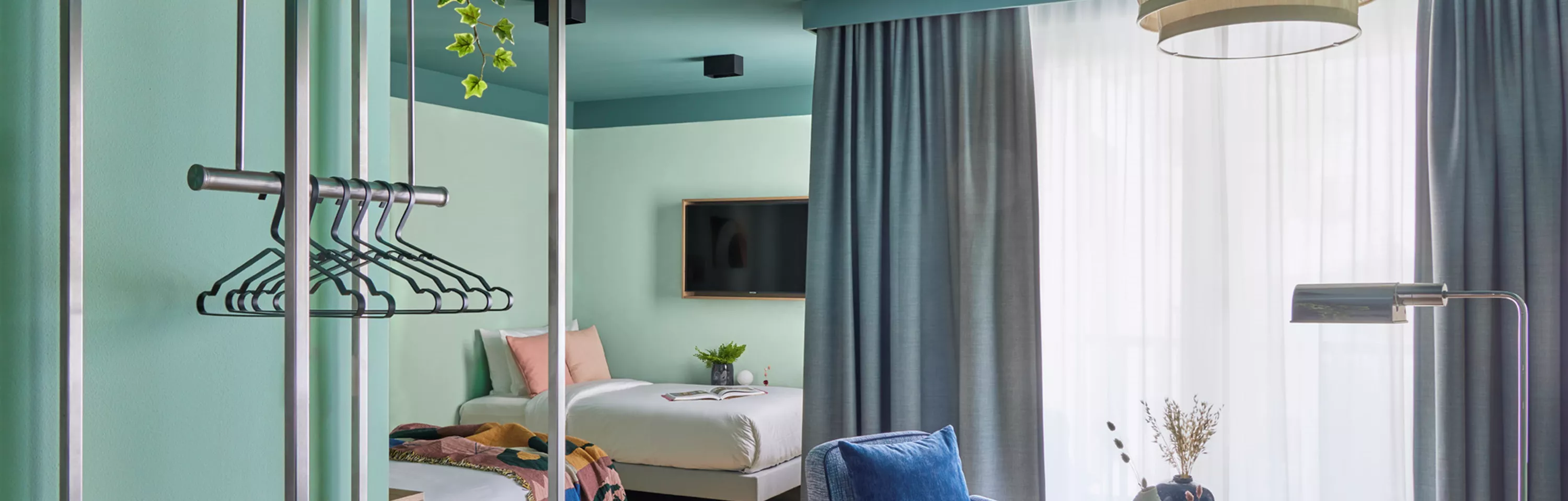 Schwan Locke | Your Stay
