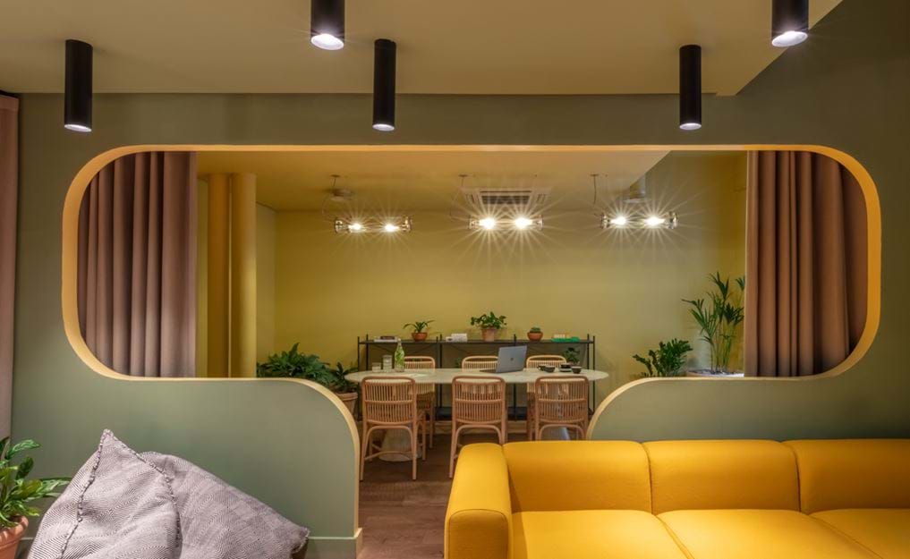 Meeting- und Eventräume buchen.